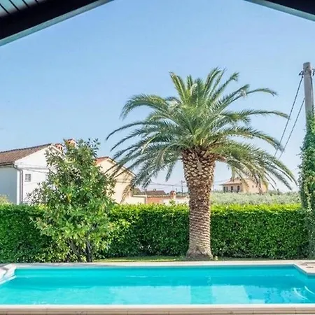 فيلة Alberi With Pool