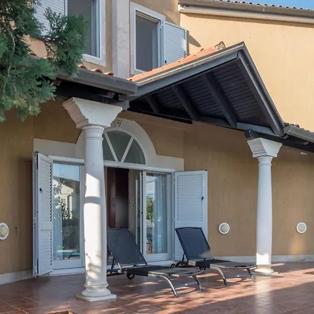 فيلة Alberi With Pool سافودغيا